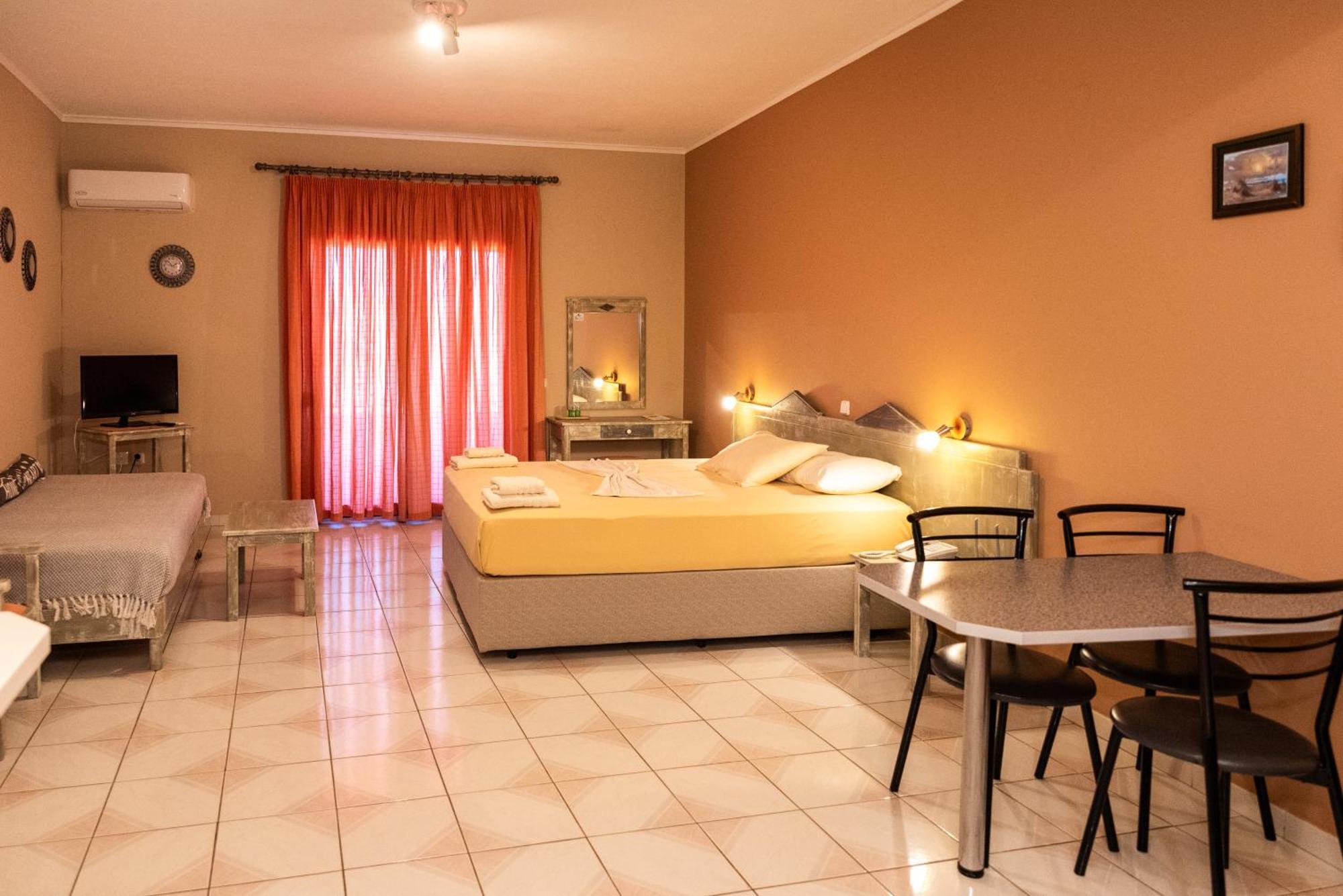 Sun Village Hotel Apartments Megás Limniónas Oda fotoğraf